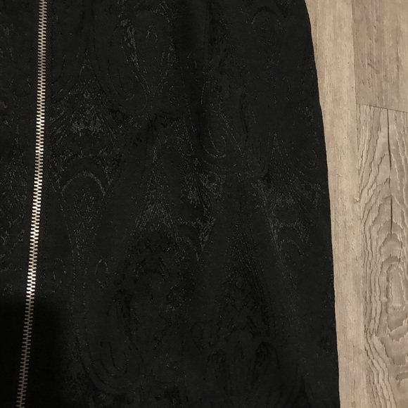 Little black skirt - Picture 3 of 3